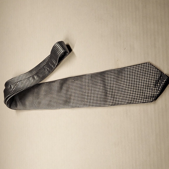 05.Alexander Julian Colors Necktie - Picture 8 of 9